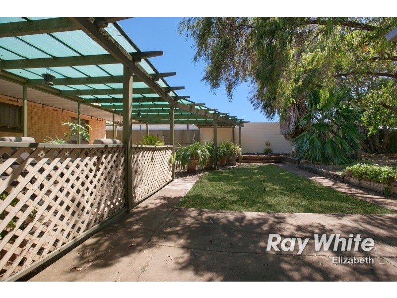 8 Diana Avenue, Parafield Gardens SA 5107