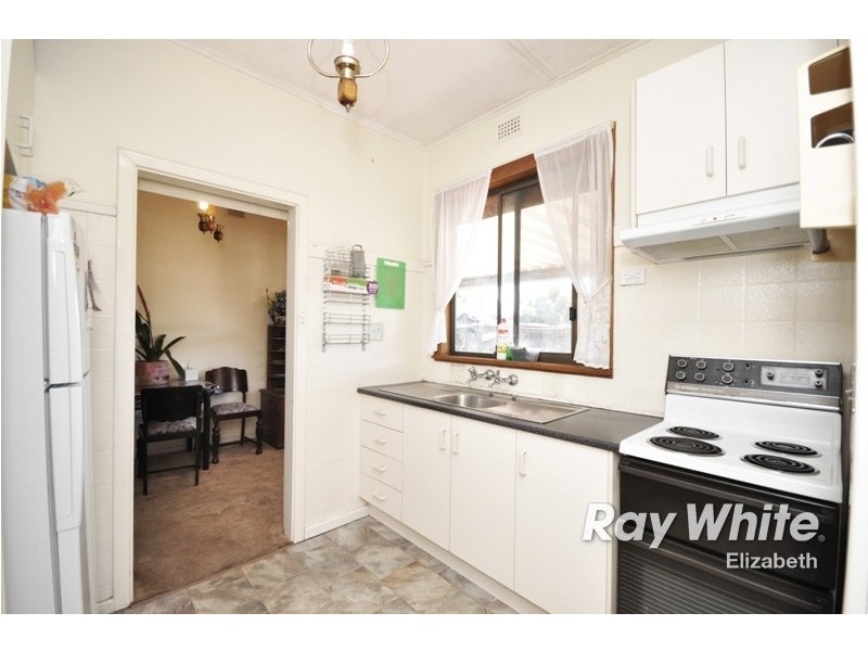 26 Manningford Road, Elizabeth South SA 5112