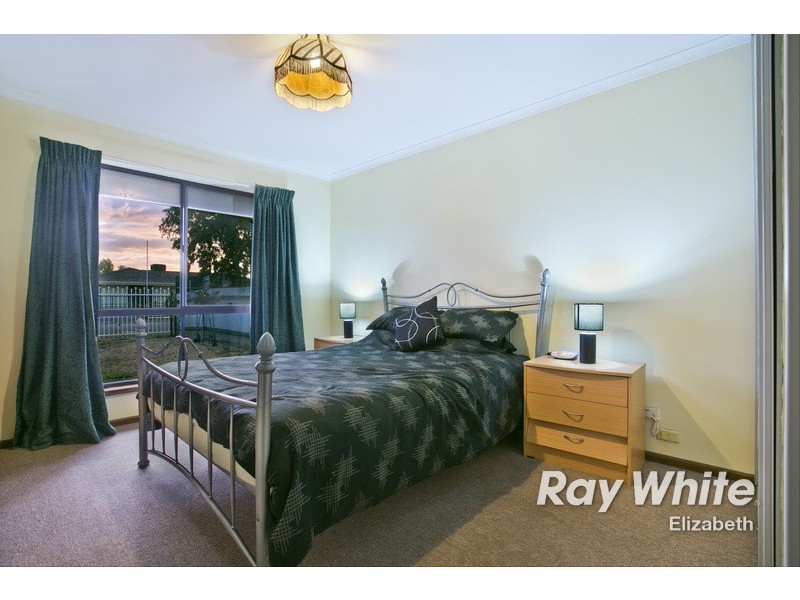 10 Maguire Crescent, Burton SA 5110