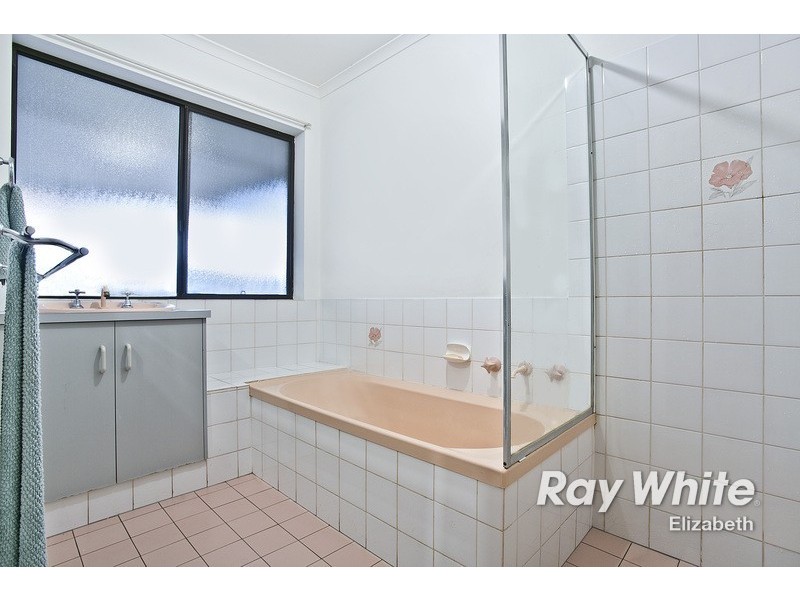 10 Maguire Crescent, Burton SA 5110