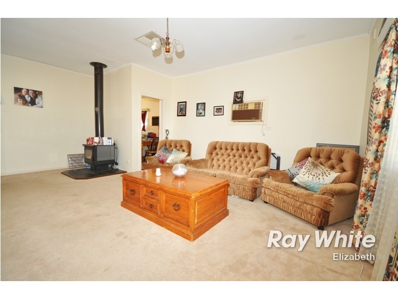 15. St Leonard Crescent, Elizabeth Downs SA 5113