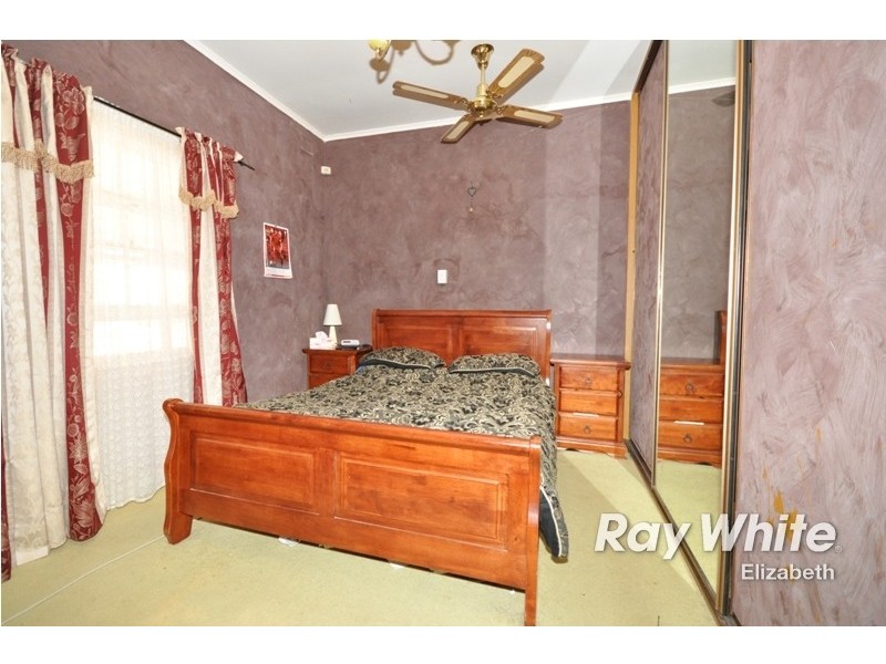 15. St Leonard Crescent, Elizabeth Downs SA 5113