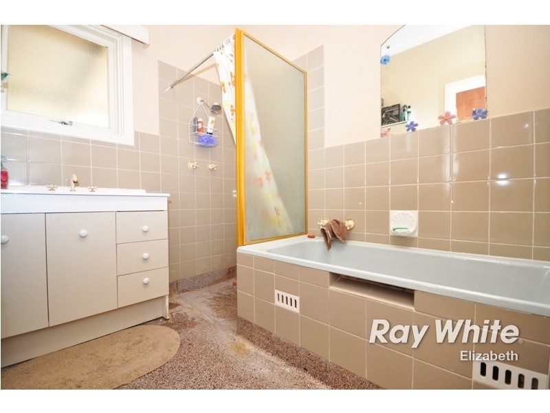 15. St Leonard Crescent, Elizabeth Downs SA 5113