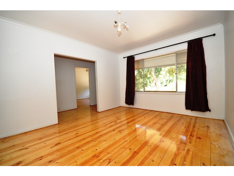 16 Down Drive, Valley View SA 5093