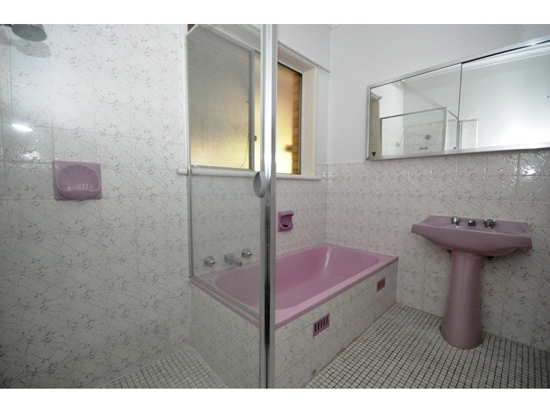 16 Down Drive, Valley View SA 5093