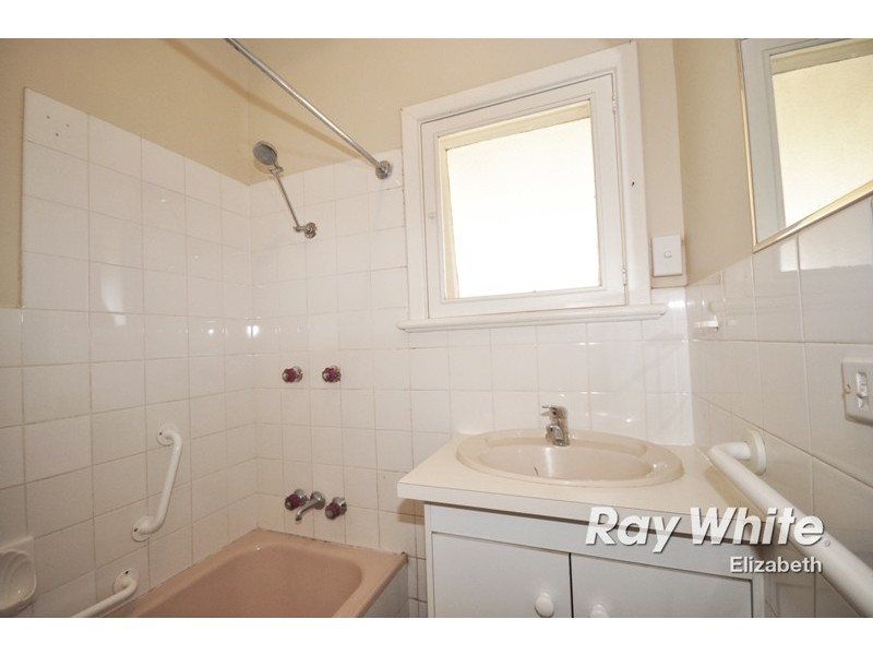 5 Dauntsey Rd, Elizabeth SA 5112
