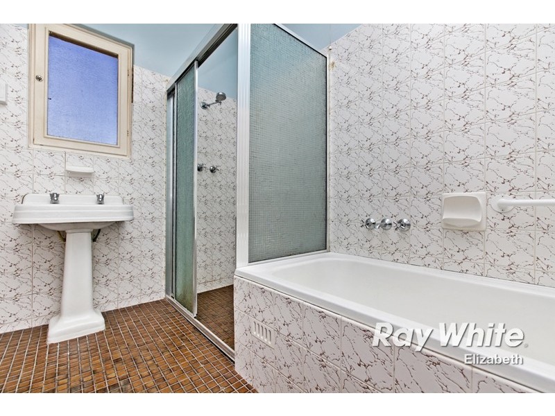 25 Marleycombe Road, Elizabeth Vale SA 5112