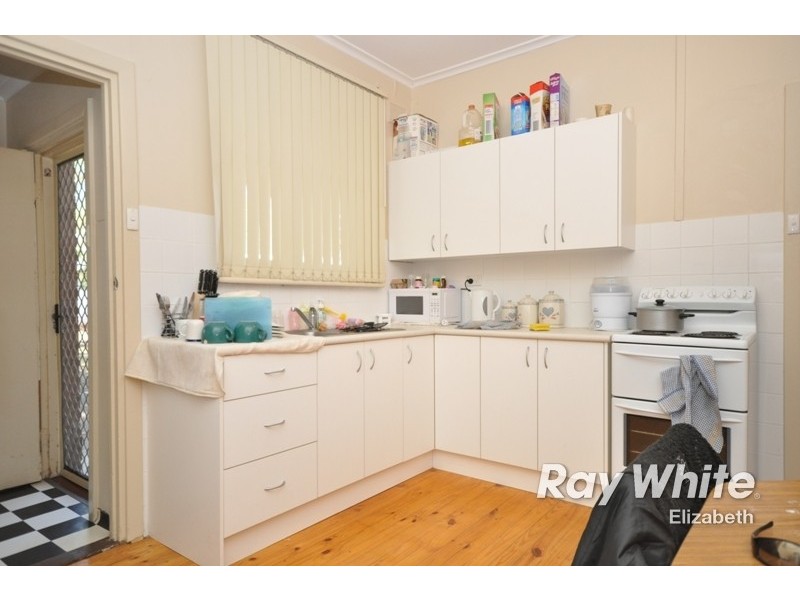 4 Johnston Road, Elizabeth Downs SA 5113