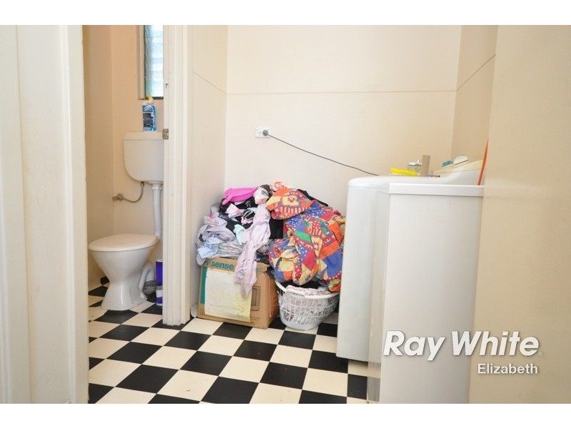 4 Johnston Road, Elizabeth Downs SA 5113