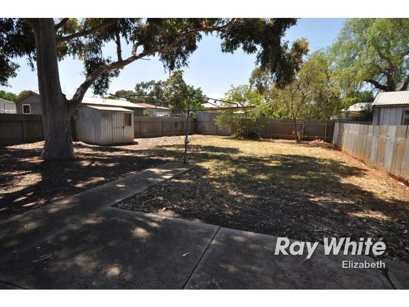 4 Johnston Road, Elizabeth Downs SA 5113