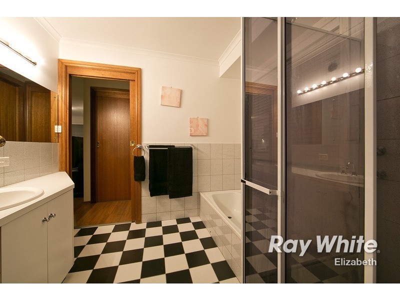 18 Bent Court, Wynn Vale SA 5127