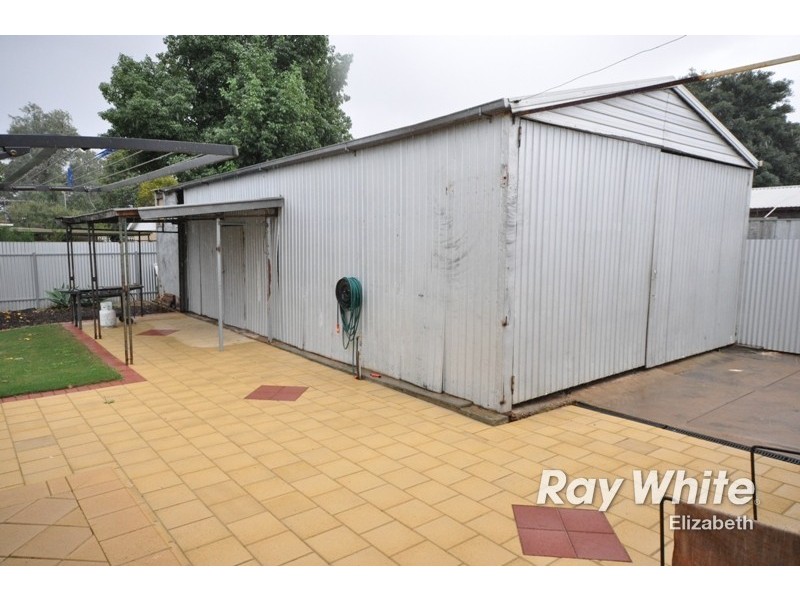 15 Douglas Street, Elizabeth Downs SA 5113