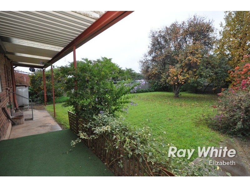 13 Lockerly Street, Elizabeth Vale SA 5112