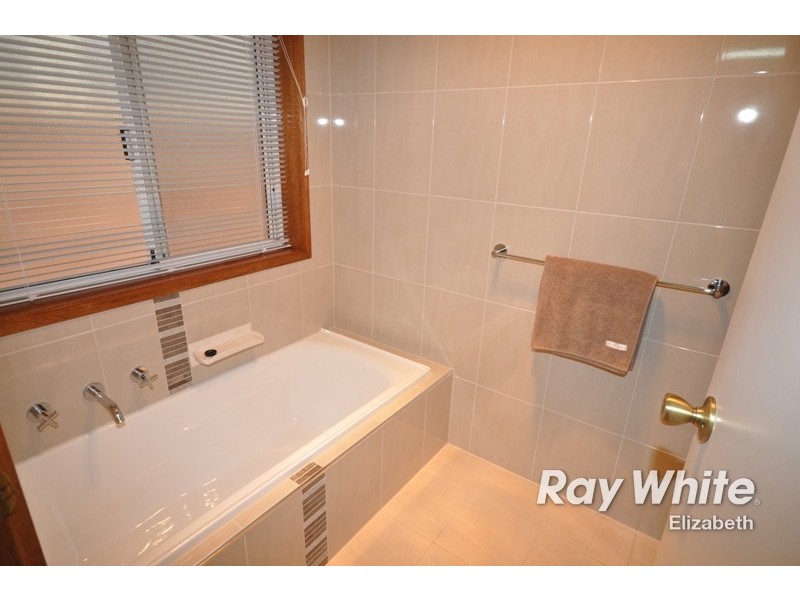 8 Dimasi Court, Hillbank SA 5112