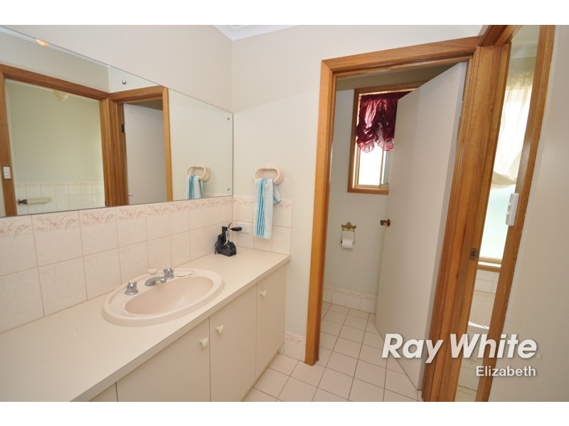 6 Chestnut Grove, Hillbank SA 5112