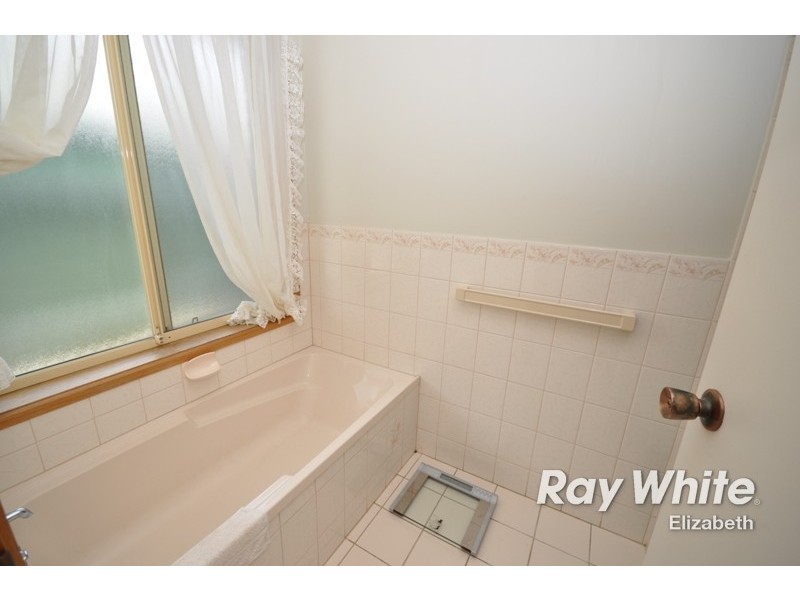 6 Chestnut Grove, Hillbank SA 5112