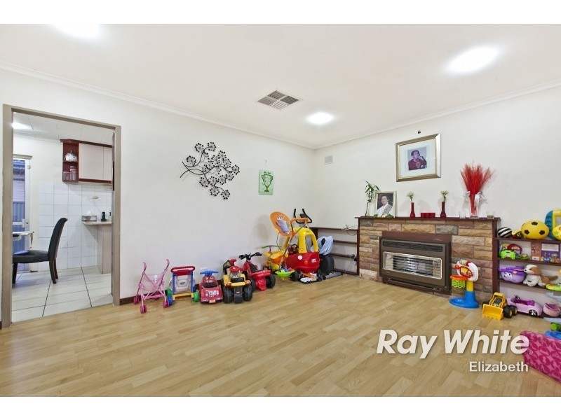9 Mayo Crescent, Salisbury Downs SA 5108