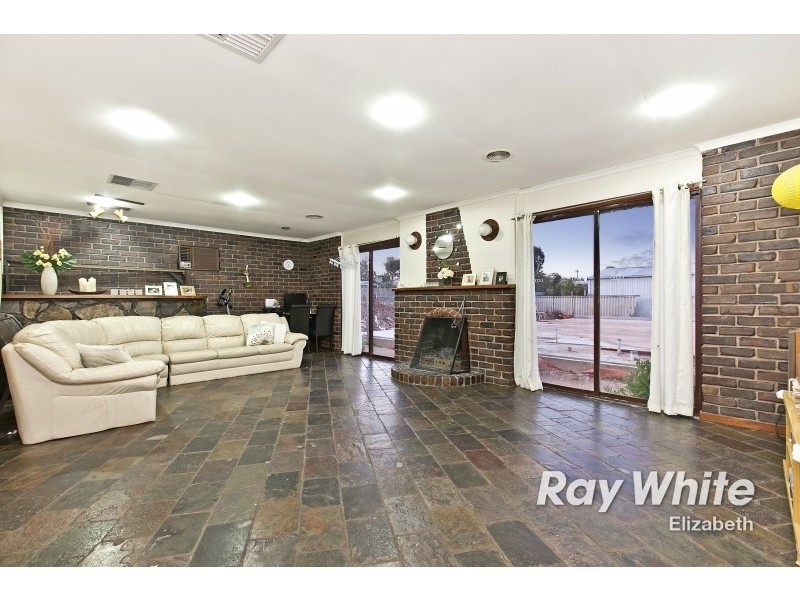 9 Mayo Crescent, Salisbury Downs SA 5108