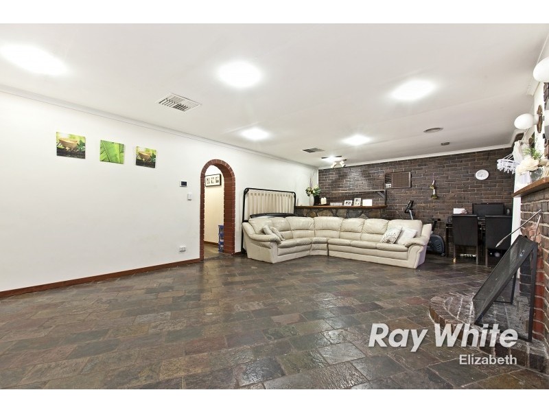 9 Mayo Crescent, Salisbury Downs SA 5108