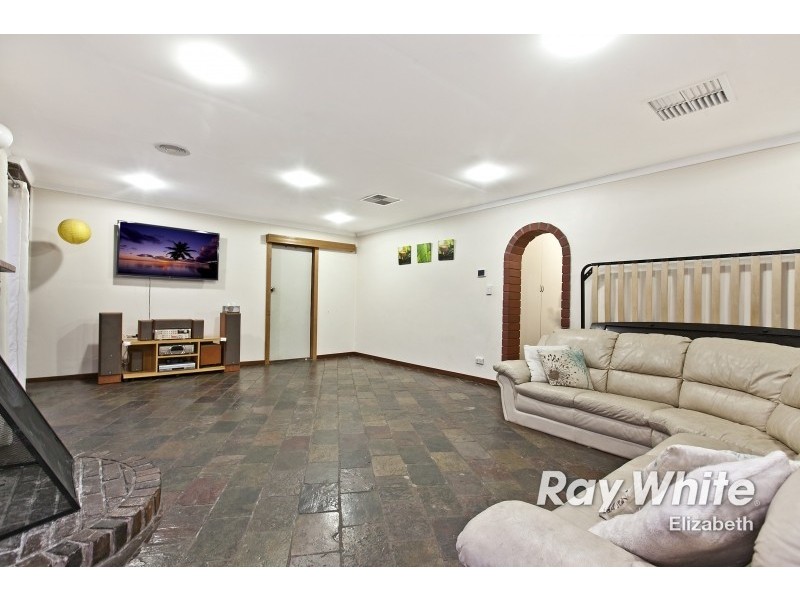 9 Mayo Crescent, Salisbury Downs SA 5108