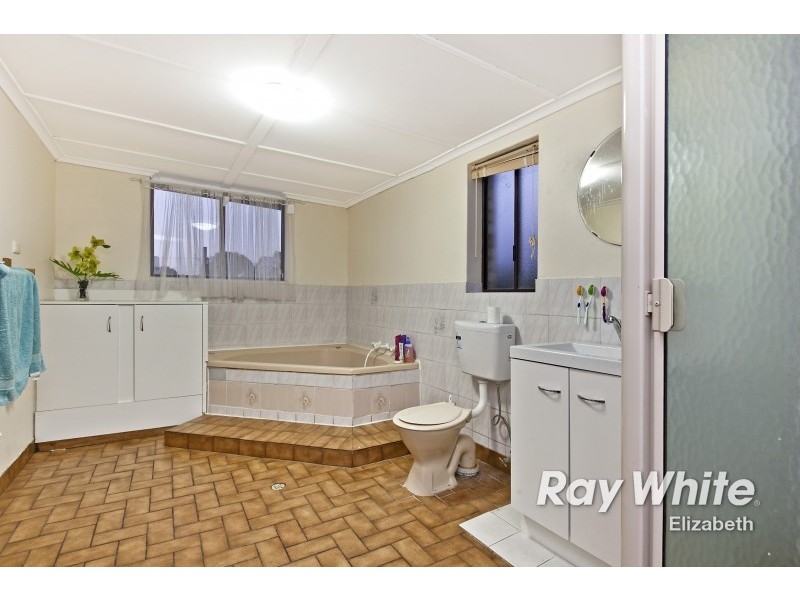 9 Mayo Crescent, Salisbury Downs SA 5108