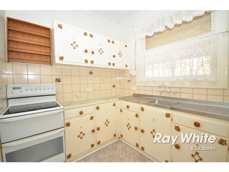 31 Bloomfield Crescent, Elizabeth Downs SA 5113