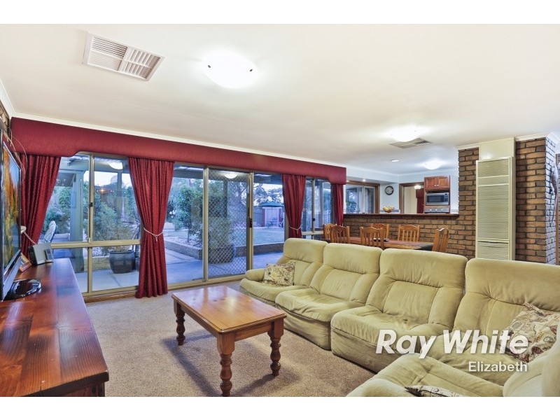 32 Gully Drive, Gulfview Heights SA 5096