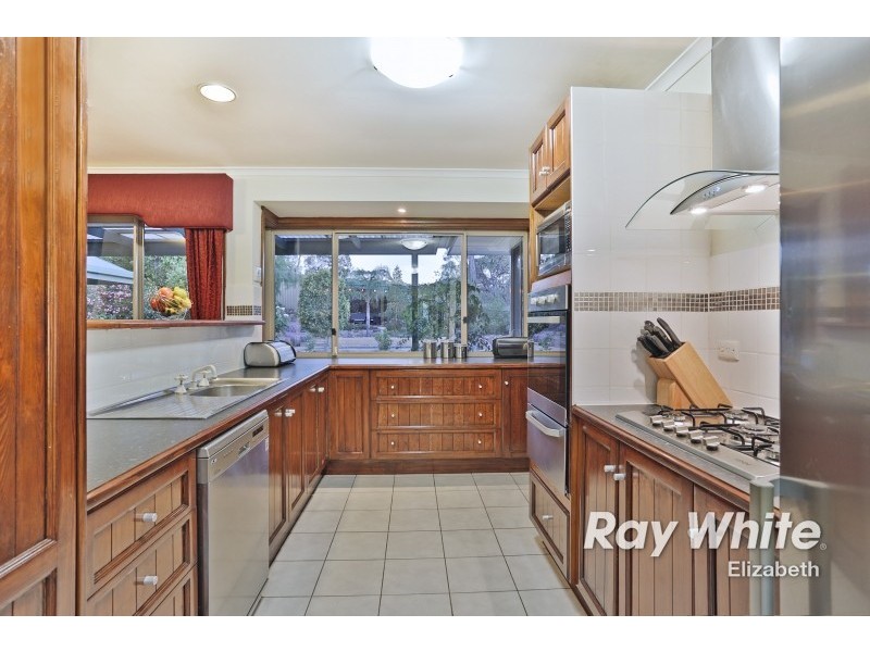 32 Gully Drive, Gulfview Heights SA 5096