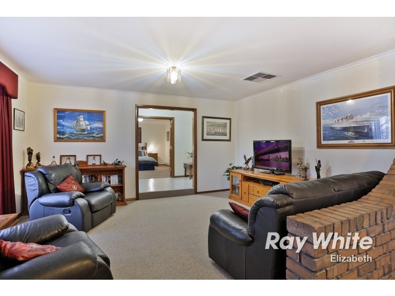 32 Gully Drive, Gulfview Heights SA 5096