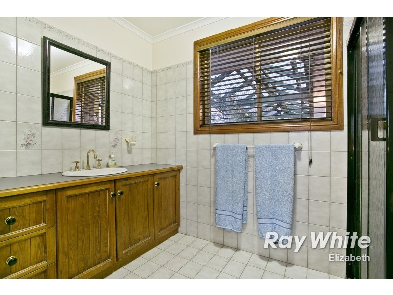 32 Gully Drive, Gulfview Heights SA 5096