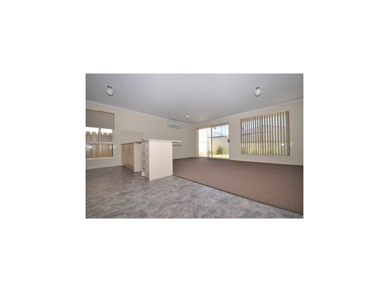 6 The Circuit, Smithfield SA 5114