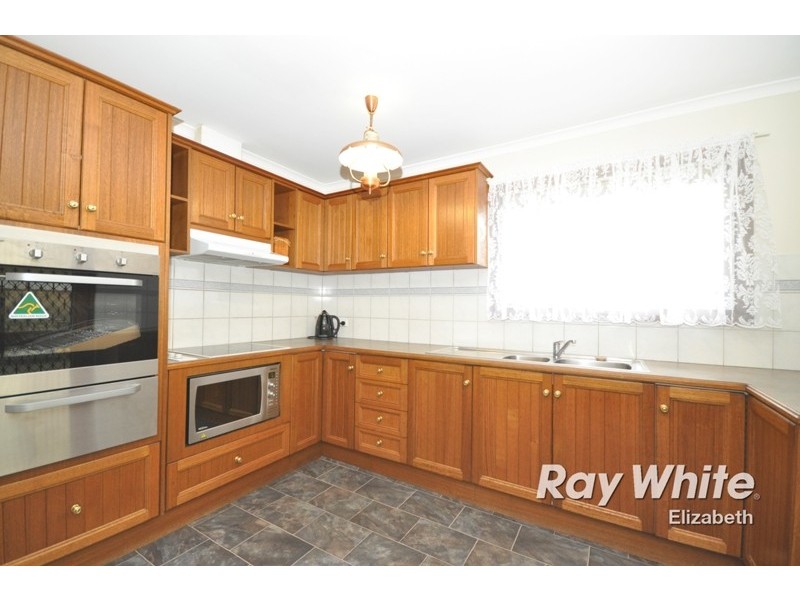 13 Parachilna Court, Smithfield SA 5114