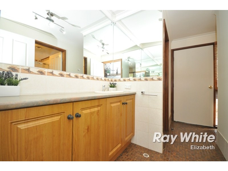 13 Parachilna Court, Smithfield SA 5114