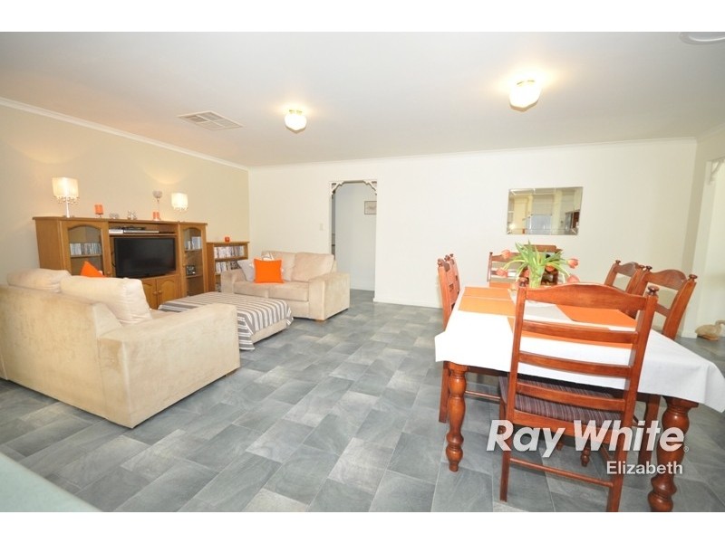 17 Grenadier Grove, Gulfview Heights SA 5096