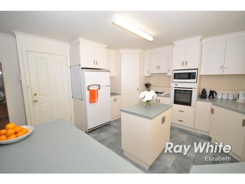 17 Grenadier Grove, Gulfview Heights SA 5096