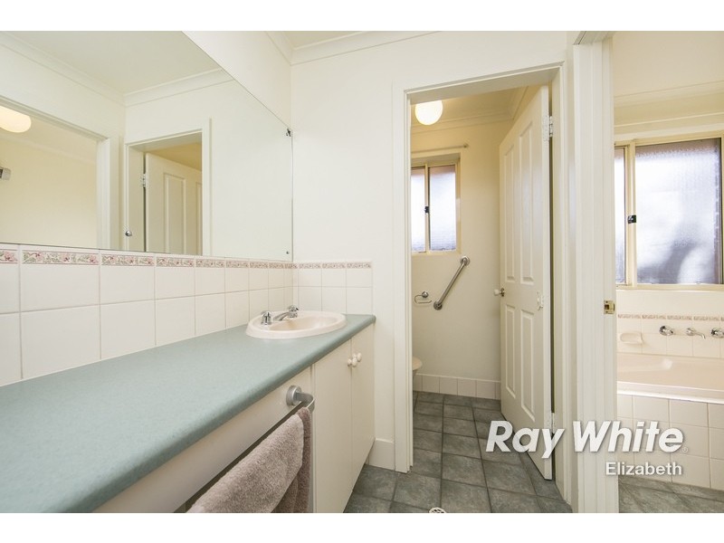 17 Grenadier Grove, Gulfview Heights SA 5096