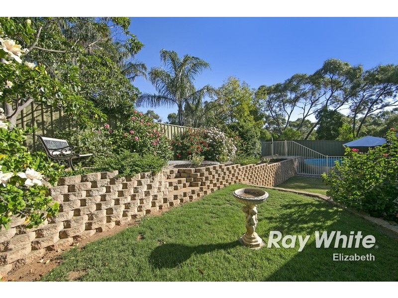 17 Grenadier Grove, Gulfview Heights SA 5096