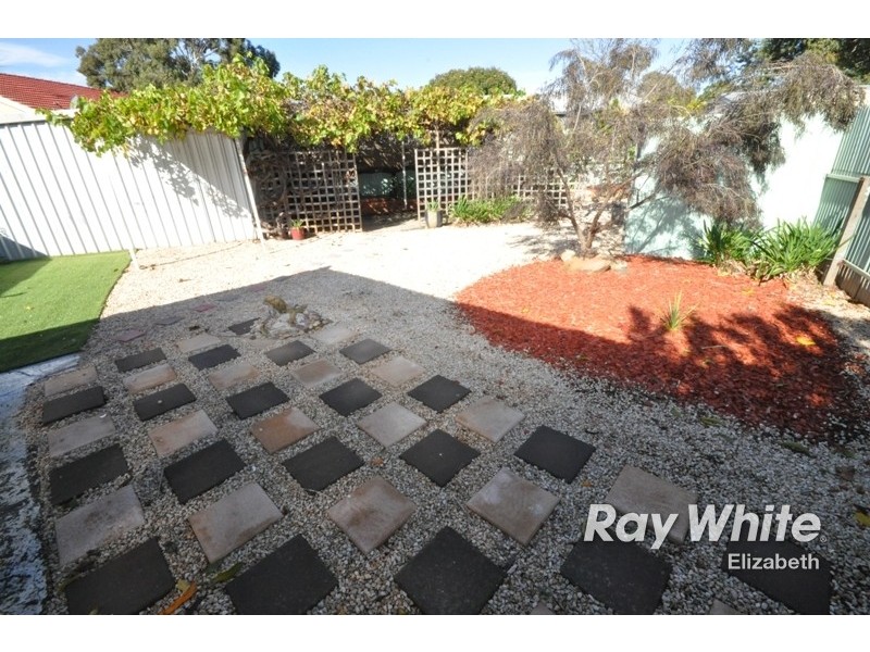 8 Burley Road, Elizabeth Vale SA 5112
