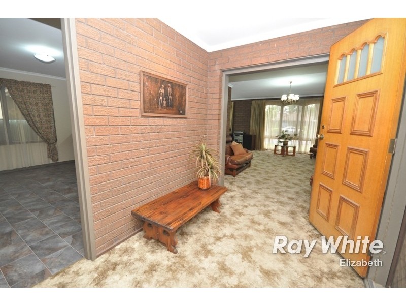 33 Damian Drive, Salisbury Heights SA 5109
