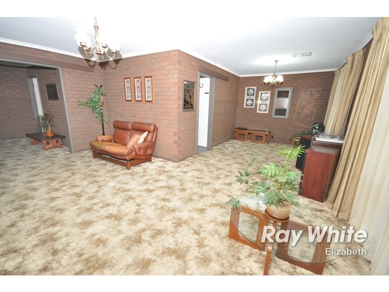 33 Damian Drive, Salisbury Heights SA 5109