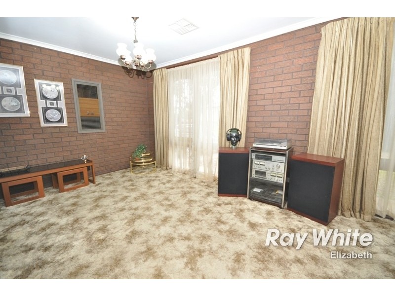 33 Damian Drive, Salisbury Heights SA 5109