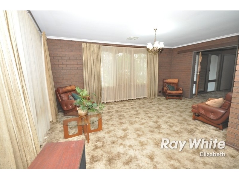 33 Damian Drive, Salisbury Heights SA 5109