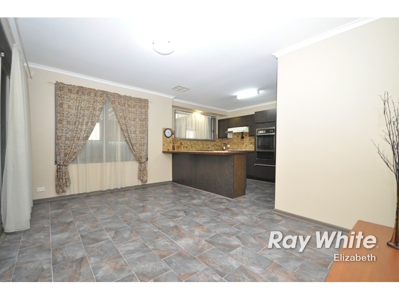 33 Damian Drive, Salisbury Heights SA 5109