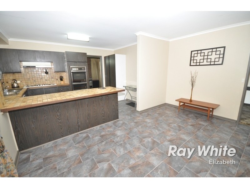 33 Damian Drive, Salisbury Heights SA 5109