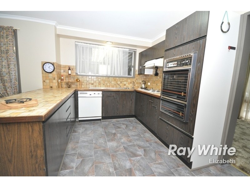 33 Damian Drive, Salisbury Heights SA 5109