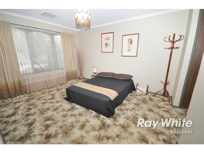 33 Damian Drive, Salisbury Heights SA 5109