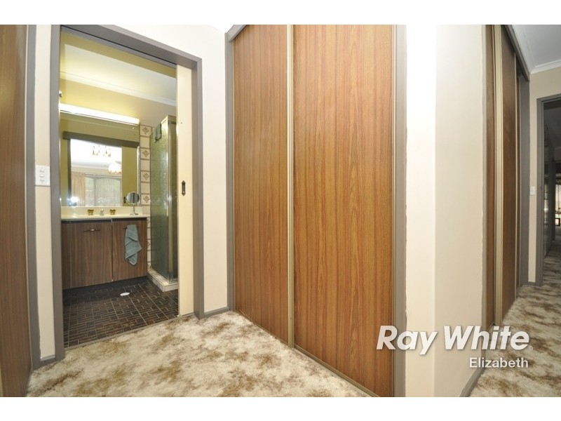 33 Damian Drive, Salisbury Heights SA 5109