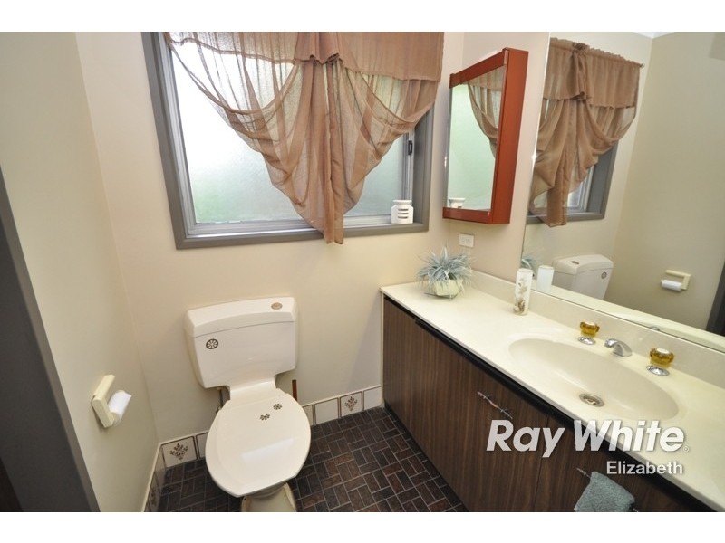 33 Damian Drive, Salisbury Heights SA 5109