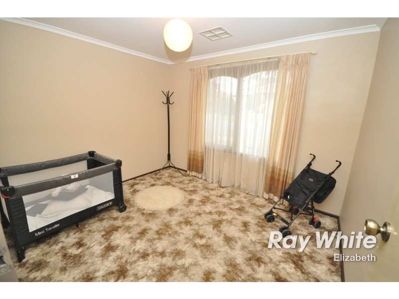 33 Damian Drive, Salisbury Heights SA 5109