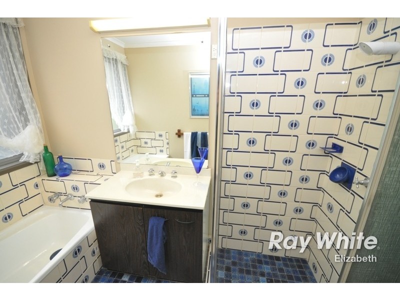 33 Damian Drive, Salisbury Heights SA 5109